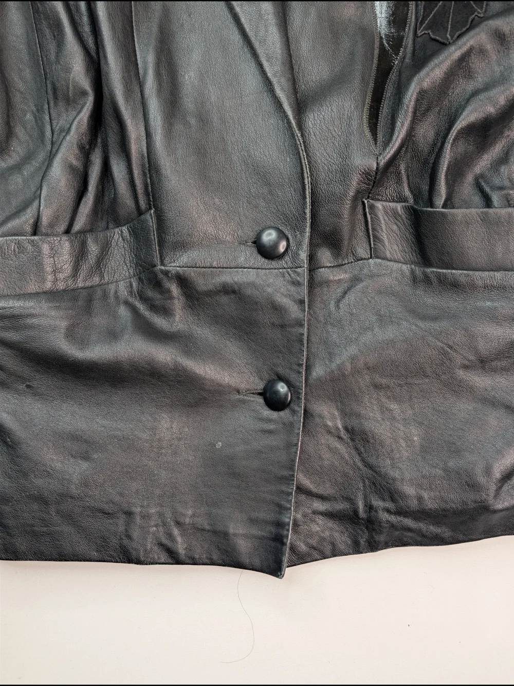 Vintage Black Women's Leather Button-Front Jacket with Embellished Shoulder - Picture 4 of 8